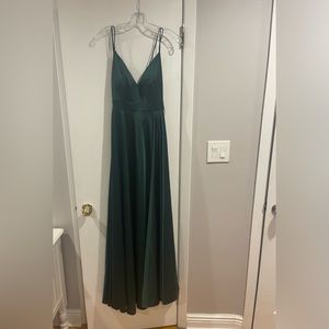 Mac duggal strappy back satin gown 
Size 2
Bottle green